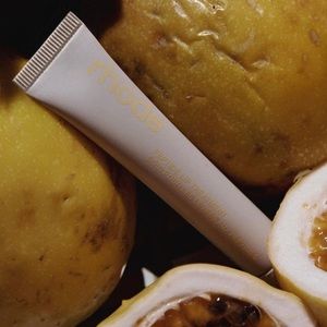 Rhode Passion Fruit LIMITED EDITION peptide glaze gloss